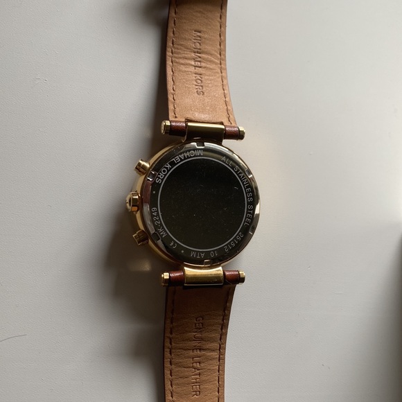 Michael Kors Watch (Very good condition-Never used after purchase) - Picture 5 of 8